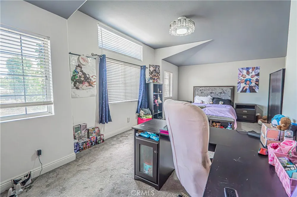 21720 Don Gee Court Saugus, CA 91350