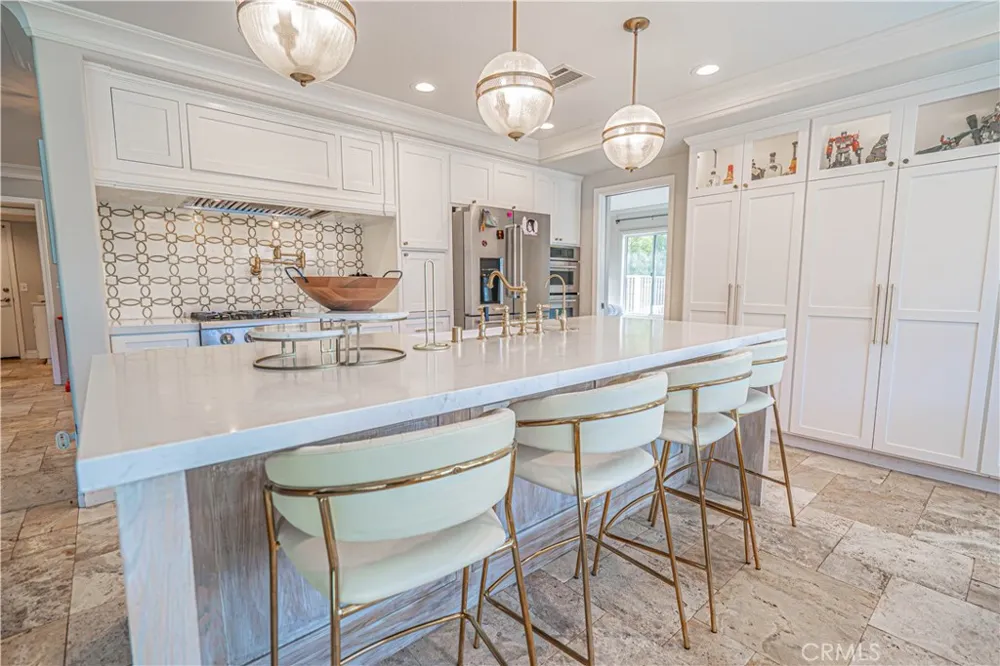 21720 Don Gee Court Saugus, CA 91350