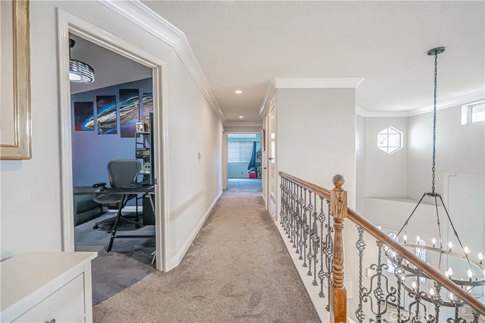 21720 Don Gee Court Saugus, CA 91350