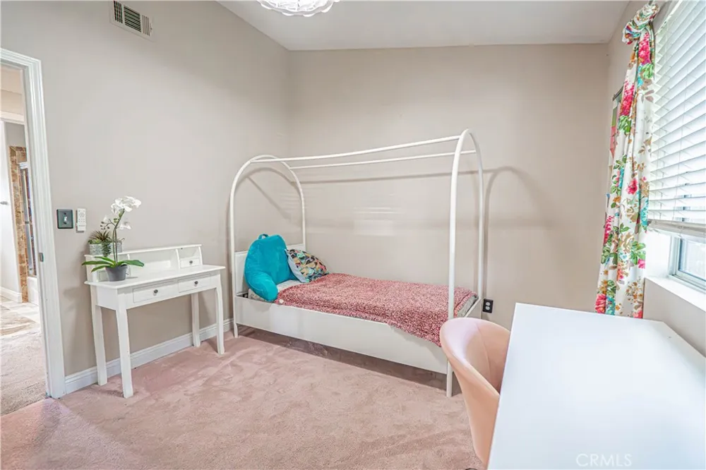 21720 Don Gee Court Saugus, CA 91350