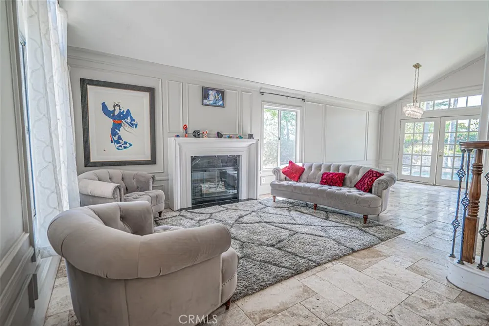 21720 Don Gee Court Saugus, CA 91350