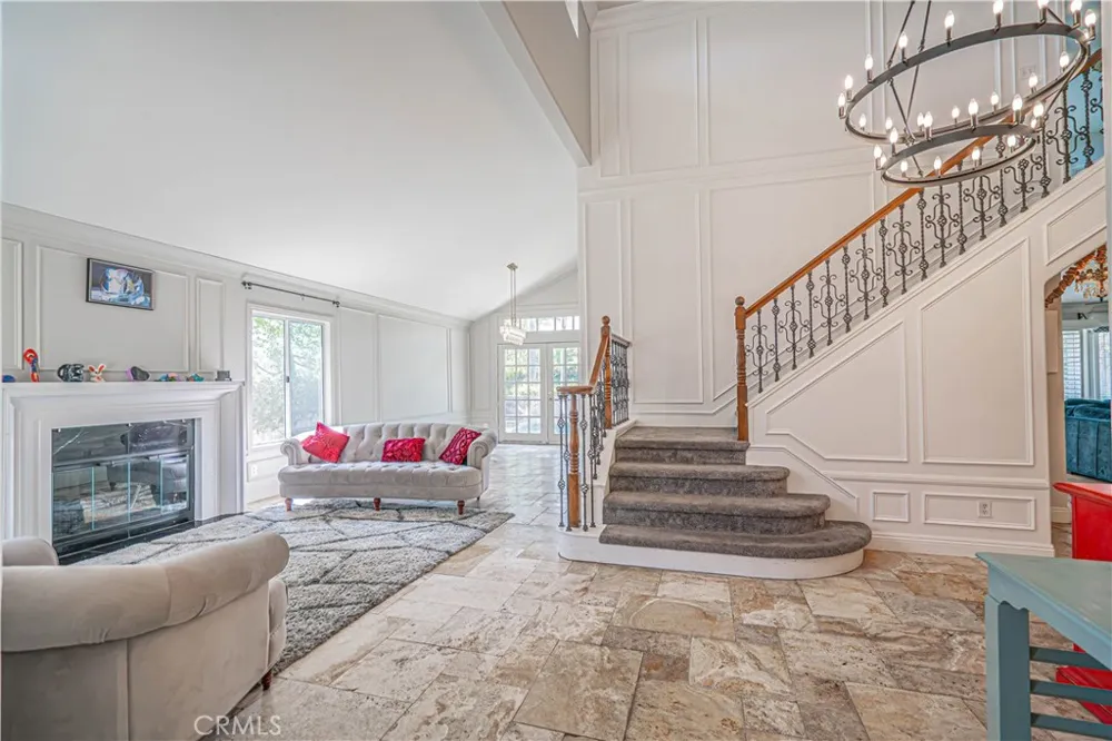 21720 Don Gee Court Saugus, CA 91350