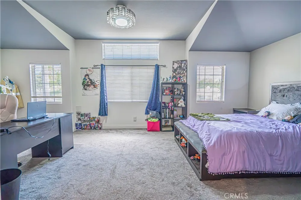 21720 Don Gee Court Saugus, CA 91350