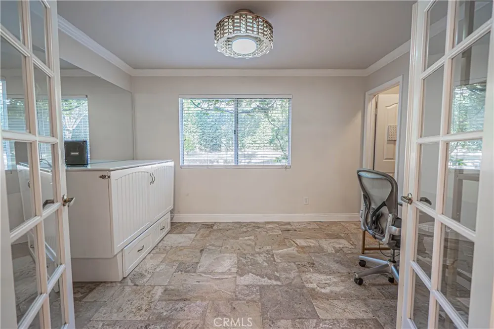 21720 Don Gee Court Saugus, CA 91350