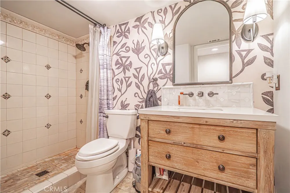 21720 Don Gee Court Saugus, CA 91350