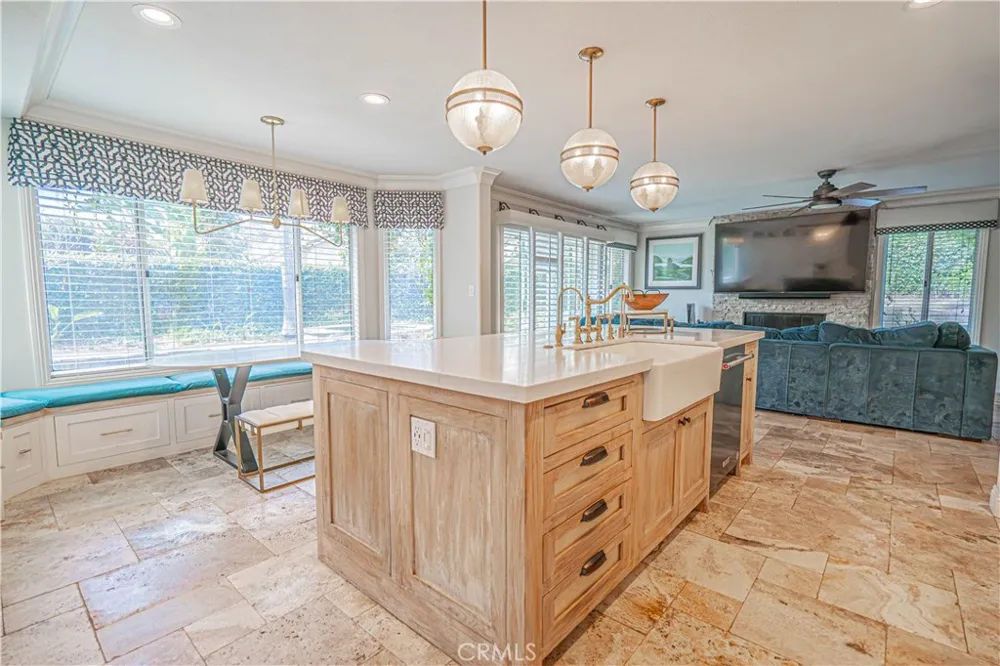 21720 Don Gee Court Saugus, CA 91350