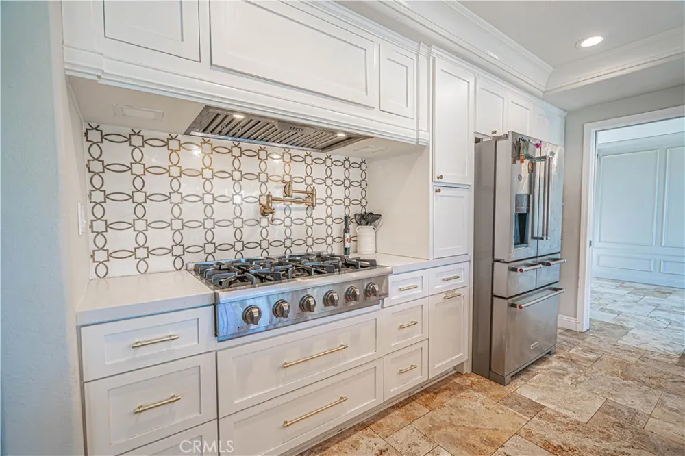 21720 Don Gee Court Saugus, CA 91350