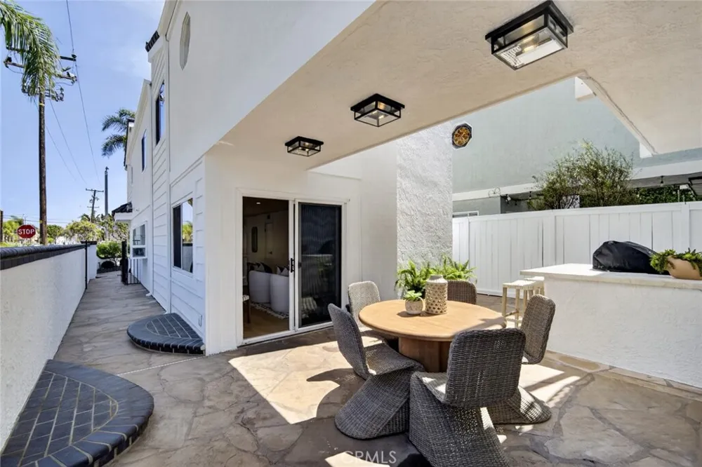 427 21st Street Huntington Beach, CA 92648