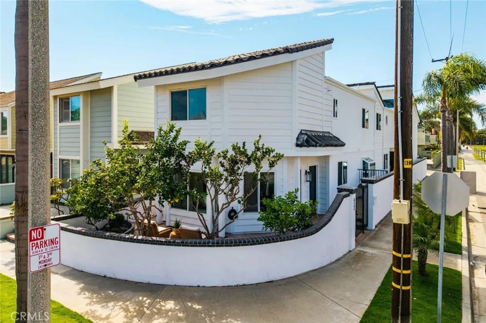 427 21st Street Huntington Beach, CA 92648