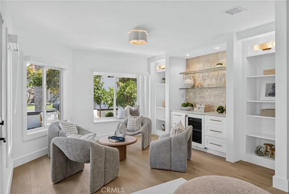 427 21st Street Huntington Beach, CA 92648