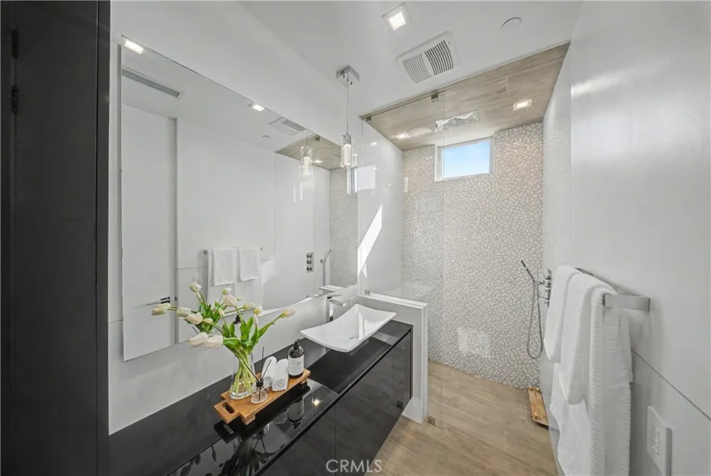 9459 Beverly Crest Beverly Hills, CA 90210
