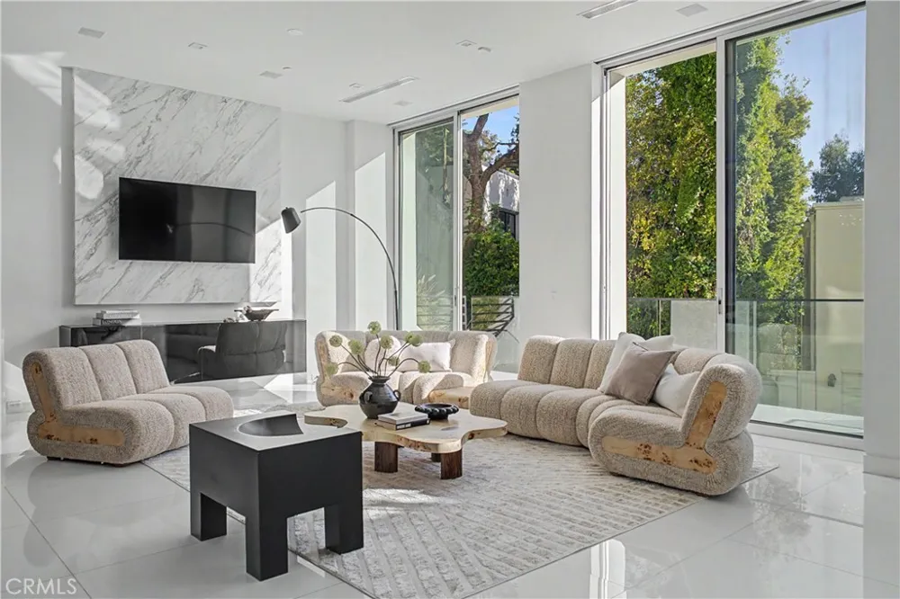 9459 Beverly Crest Beverly Hills, CA 90210