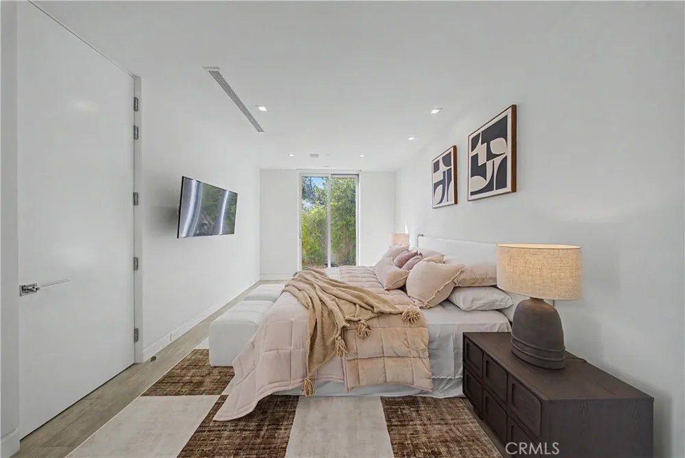 9459 Beverly Crest Beverly Hills, CA 90210