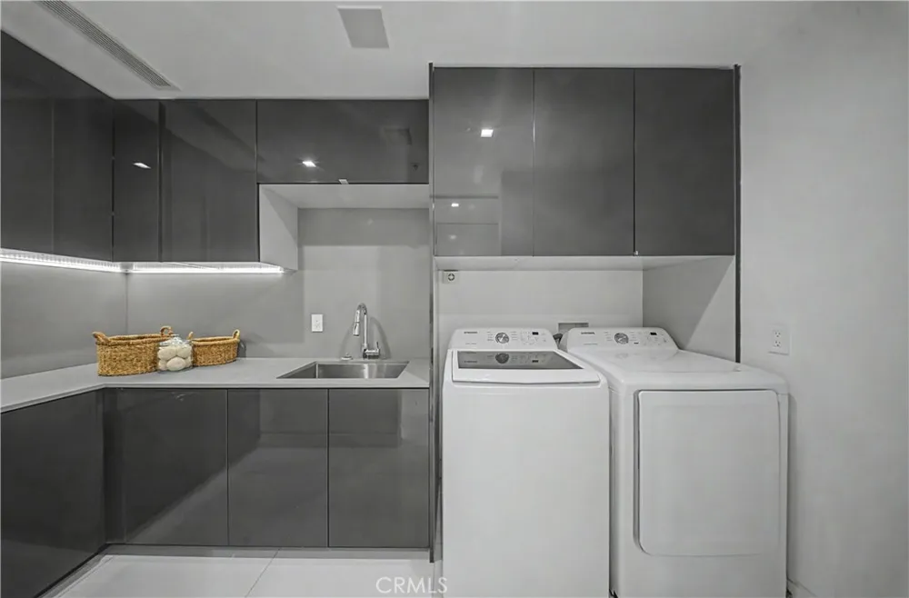 9459 Beverly Crest Beverly Hills, CA 90210
