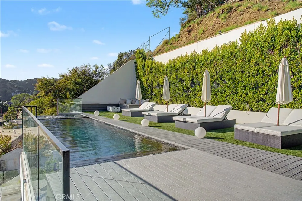 9459 Beverly Crest Beverly Hills, CA 90210