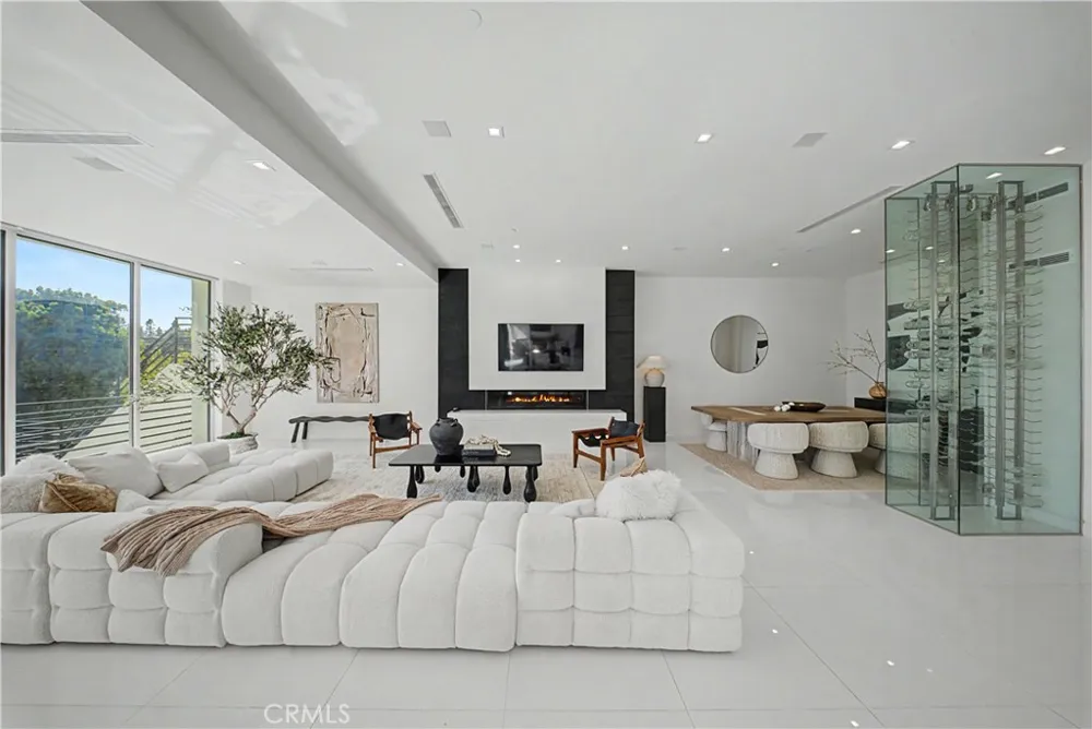 9459 Beverly Crest Beverly Hills, CA 90210