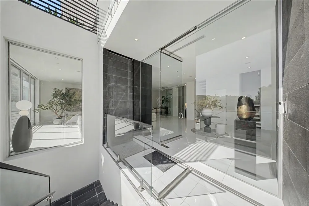 9459 Beverly Crest Beverly Hills, CA 90210