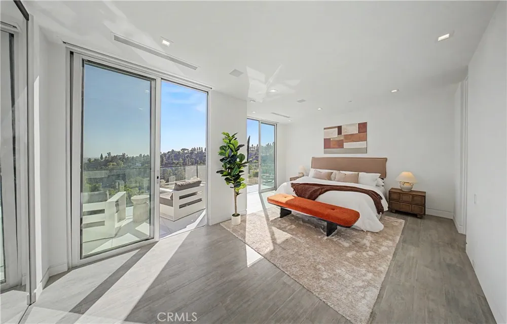 9459 Beverly Crest Beverly Hills, CA 90210