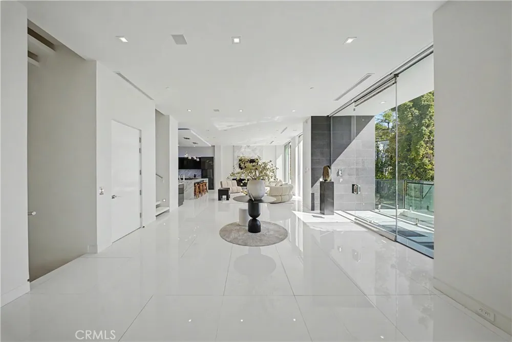 9459 Beverly Crest Beverly Hills, CA 90210