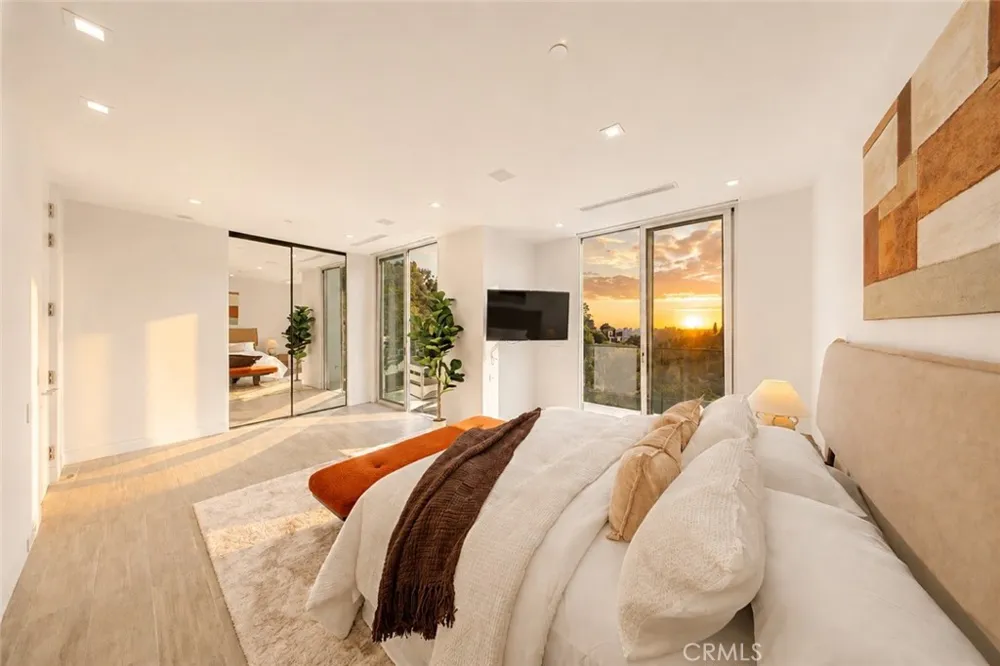 9459 Beverly Crest Beverly Hills, CA 90210