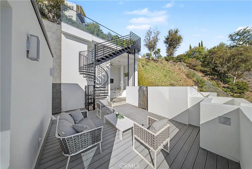 9459 Beverly Crest Beverly Hills, CA 90210
