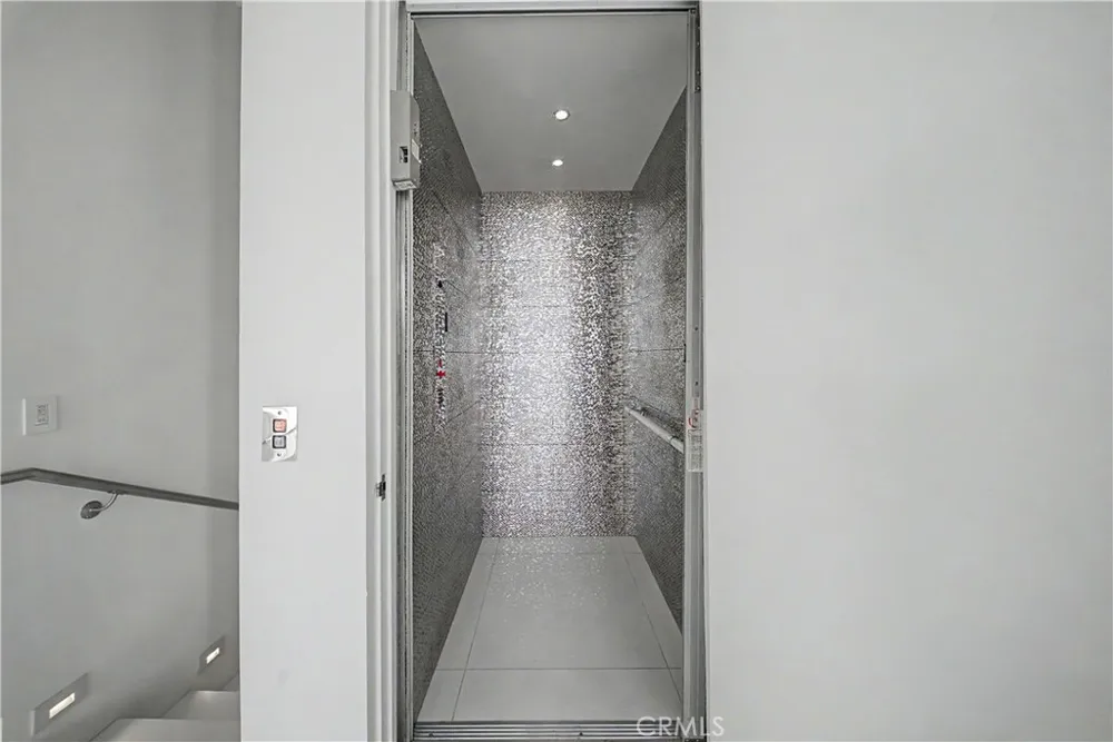 9459 Beverly Crest Beverly Hills, CA 90210