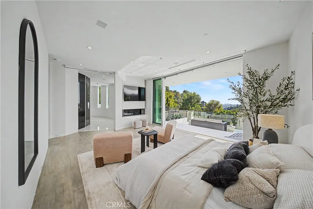 9459 Beverly Crest Beverly Hills, CA 90210
