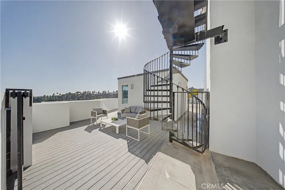 9459 Beverly Crest Beverly Hills, CA 90210