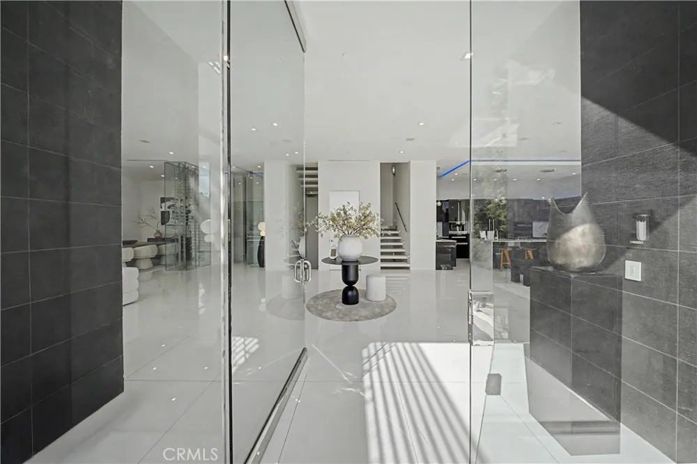 9459 Beverly Crest Beverly Hills, CA 90210