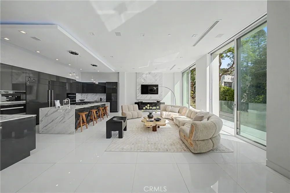 9459 Beverly Crest Beverly Hills, CA 90210