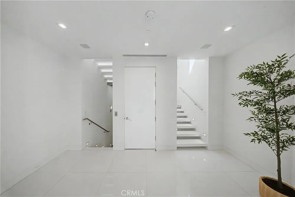 9459 Beverly Crest Beverly Hills, CA 90210