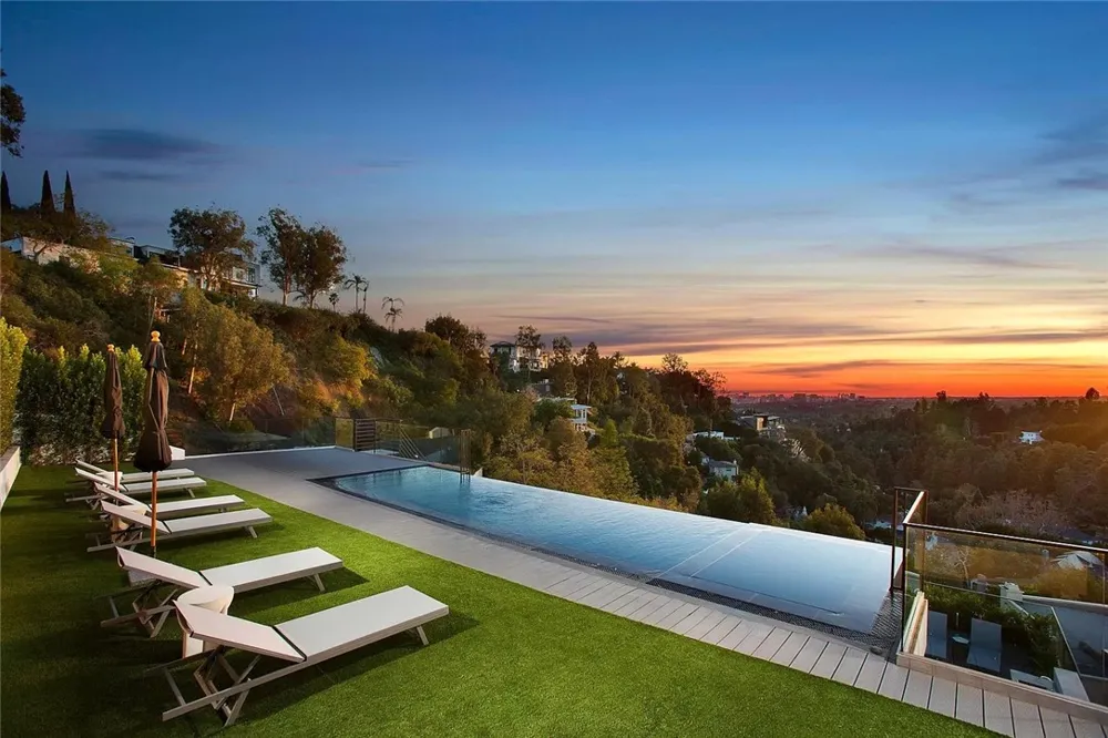 9459 Beverly Crest Beverly Hills, CA 90210