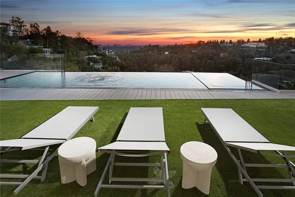 9459 Beverly Crest Beverly Hills, CA 90210