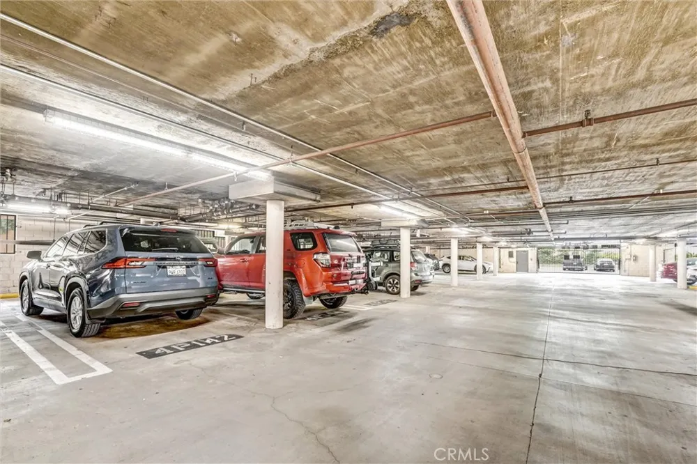 5500 Owensmouth Ave #122 Woodland Hills, CA 91367