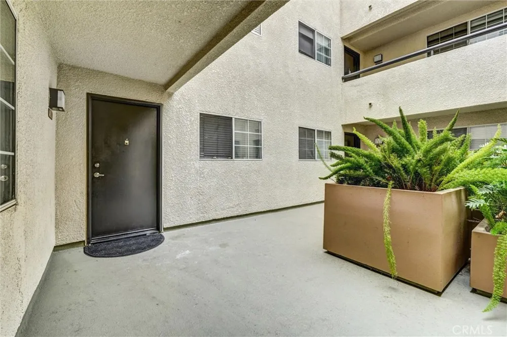 5500 Owensmouth Ave #122 Woodland Hills, CA 91367
