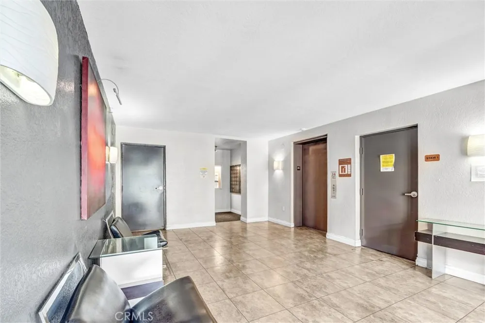 5500 Owensmouth Ave #122 Woodland Hills, CA 91367