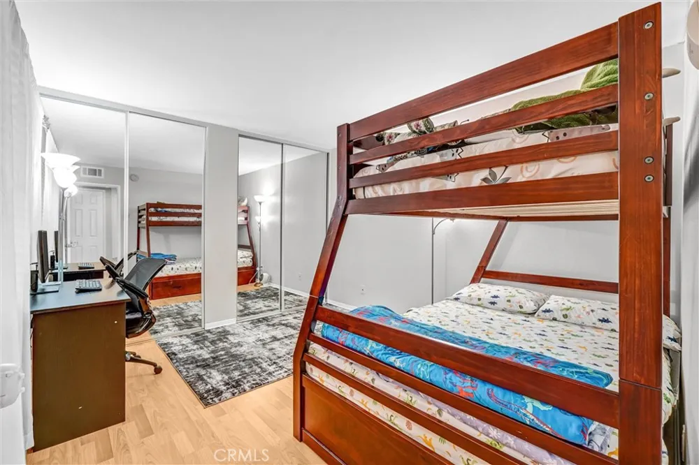 5500 Owensmouth Ave #122 Woodland Hills, CA 91367