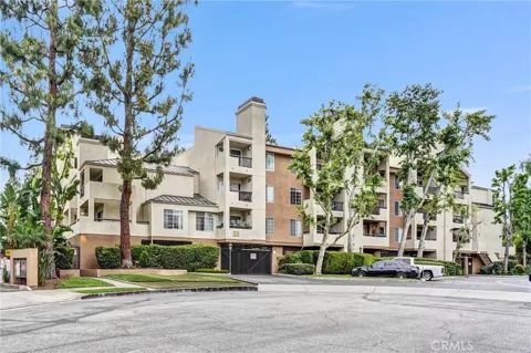 5500 Owensmouth Ave #122