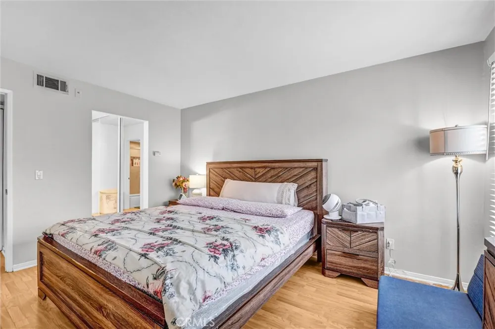 5500 Owensmouth Ave #122 Woodland Hills, CA 91367