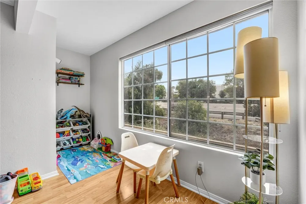 5500 Owensmouth Ave #122 Woodland Hills, CA 91367