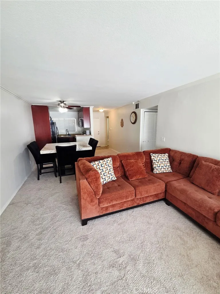 5500 Owensmouth Ave #122 Woodland Hills, CA 91367