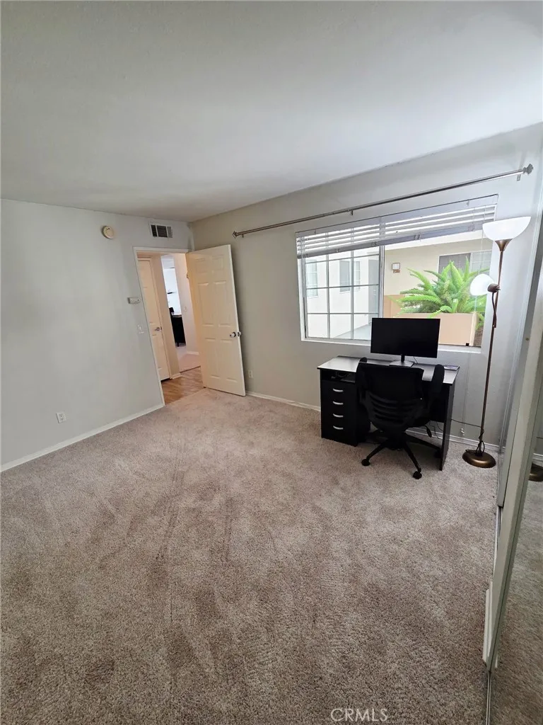 5500 Owensmouth Ave #122 Woodland Hills, CA 91367