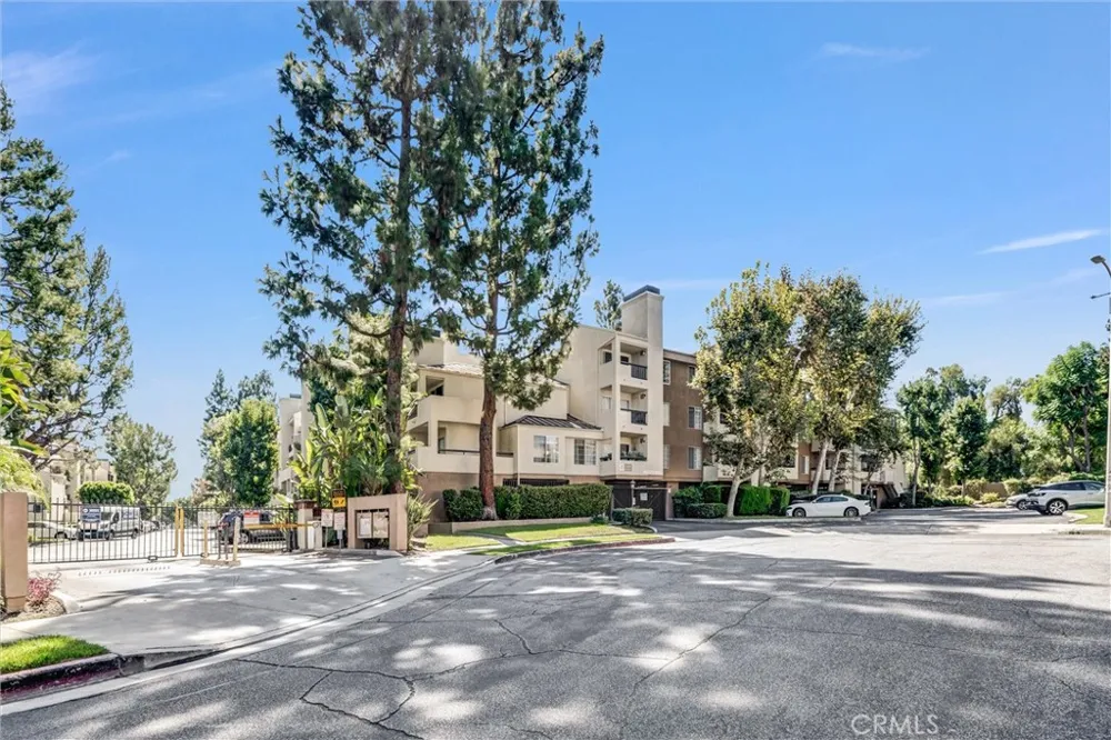 5500 Owensmouth Ave #122 Woodland Hills, CA 91367