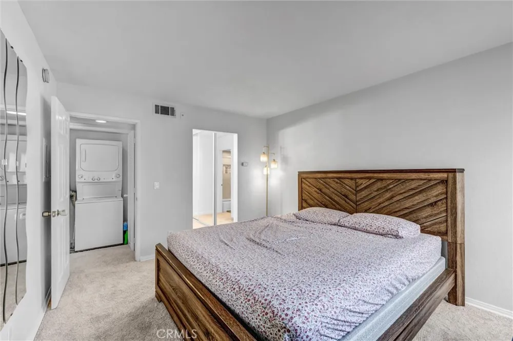 5500 Owensmouth Ave #122 Woodland Hills, CA 91367
