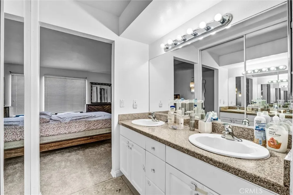 5500 Owensmouth Ave #122 Woodland Hills, CA 91367