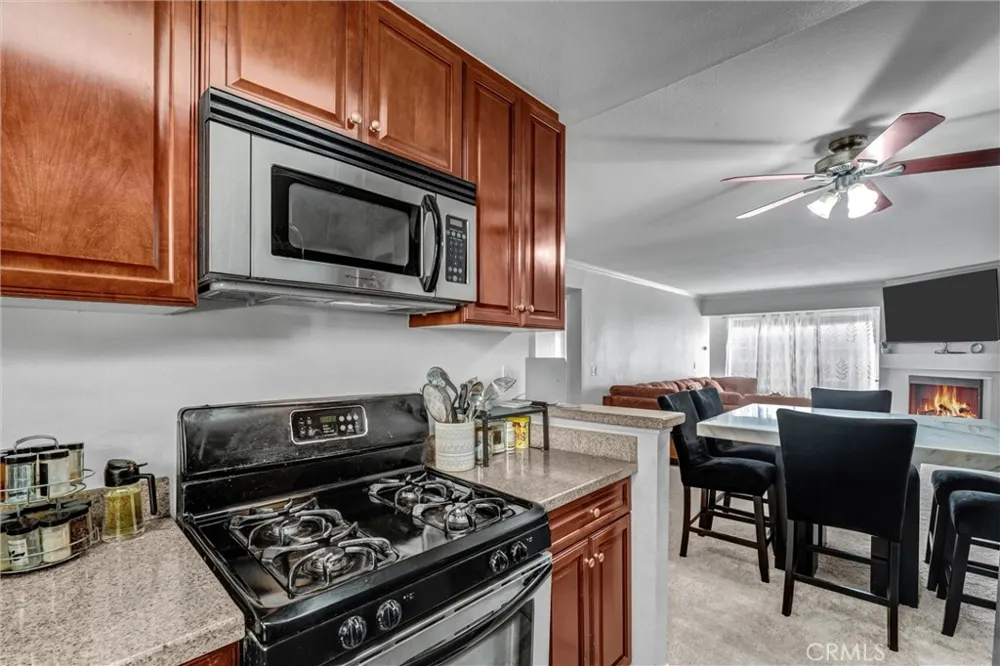 5500 Owensmouth Ave #122 Woodland Hills, CA 91367