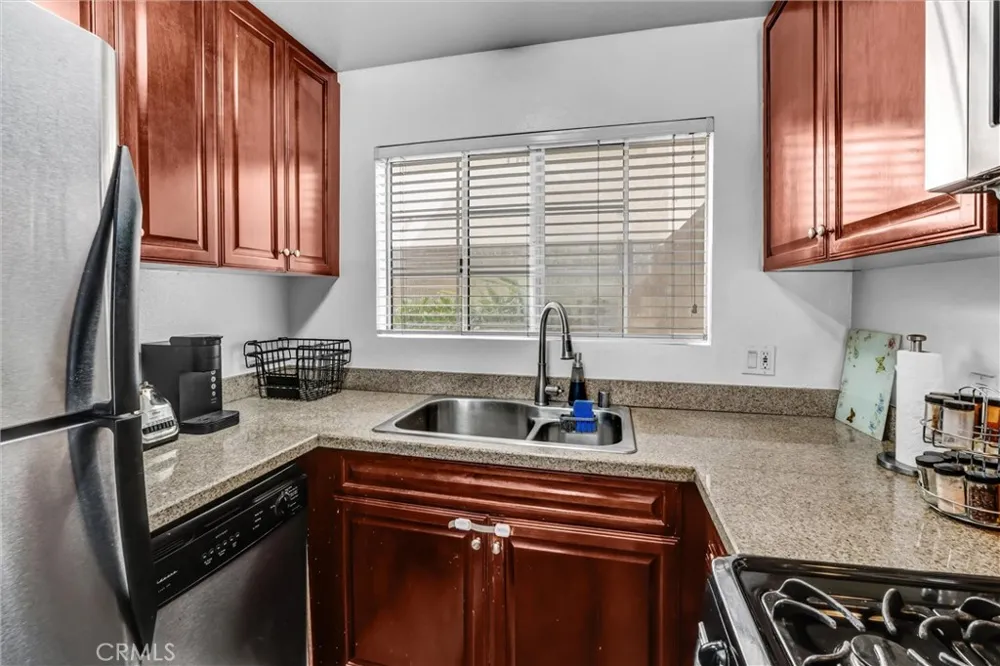 5500 Owensmouth Ave #122 Woodland Hills, CA 91367