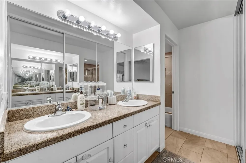 5500 Owensmouth Ave #122 Woodland Hills, CA 91367