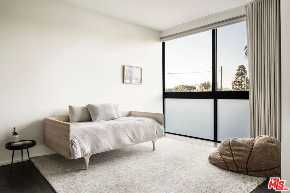 2013 Louella Avenue Venice, CA 90291