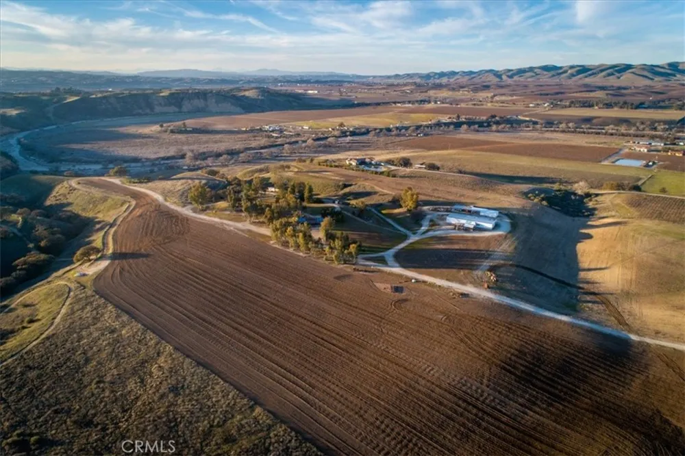 7201 Airport Road Paso Robles, CA 93446